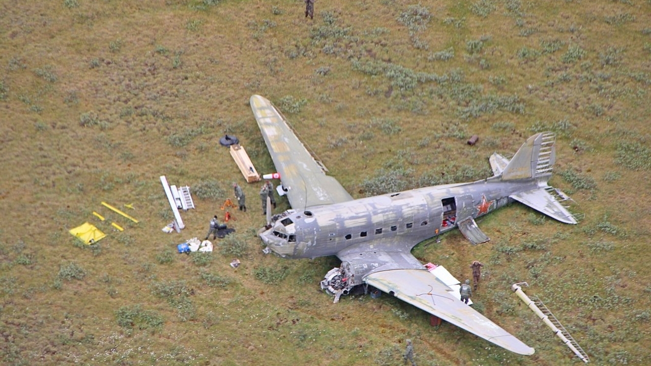 Самолет совершил аварийную посадку в тундре в 1947 году и лежал там до наших дней