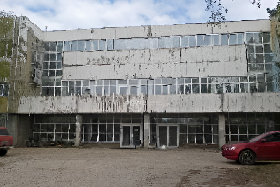 Завод ферросплавов в Красноярске хотели строить на останках бывшего завода тяжелых экскаваторов, который возводили еще в советское время, но так и не закончили