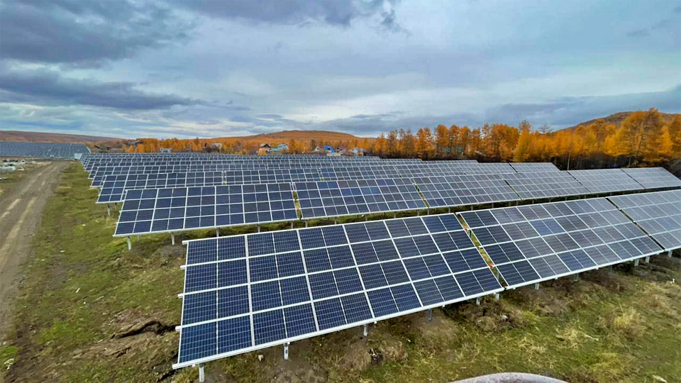 Фотоэлектрические панели солнечная электростанция Тура Эвенкия