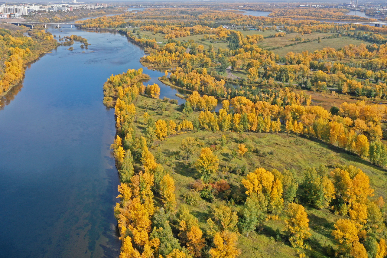 Татышев-парк с высоты в начале осени