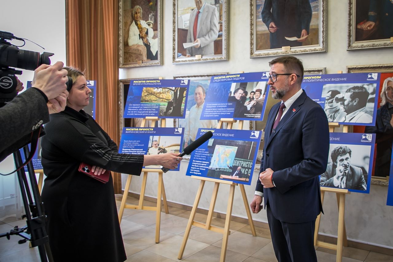 Семизоров выставка ЗС