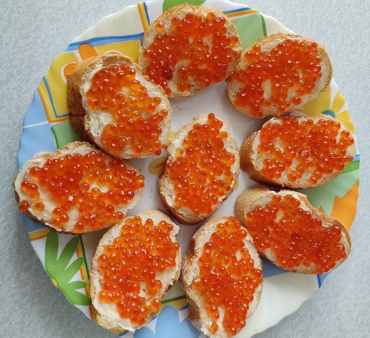 Бутерброды с красной икрой