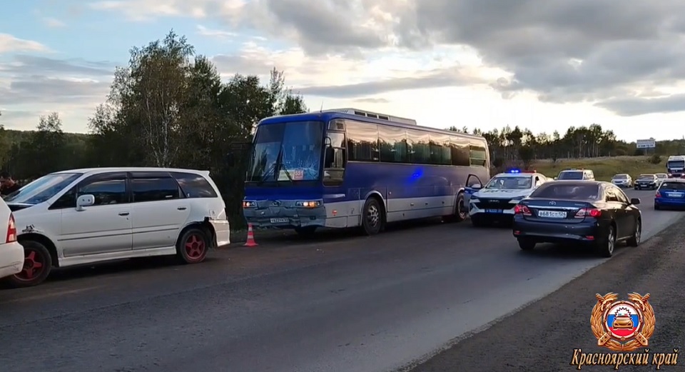 Автобус на трассе Р-255