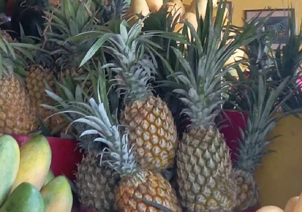 Ананасы, экзотические фрукты