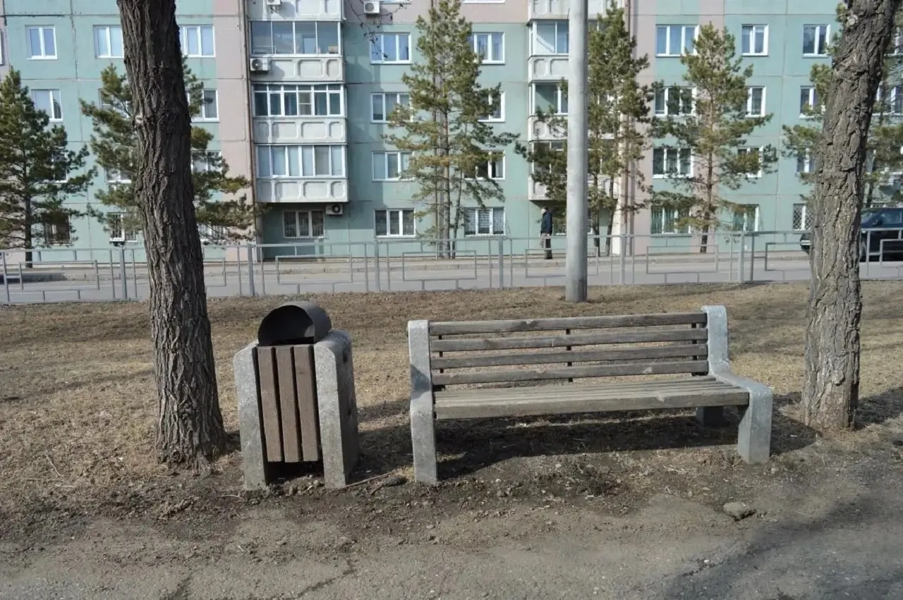 Скамейка на бульваре Ботанический