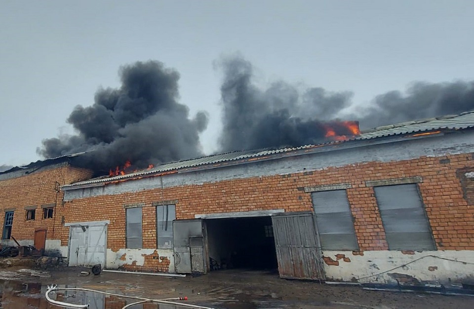 В поселке Степной Красноярского края произошел крупный пожар