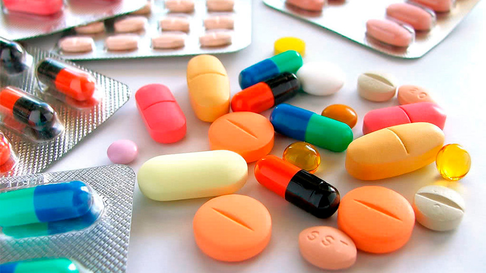 Лекарства на столе