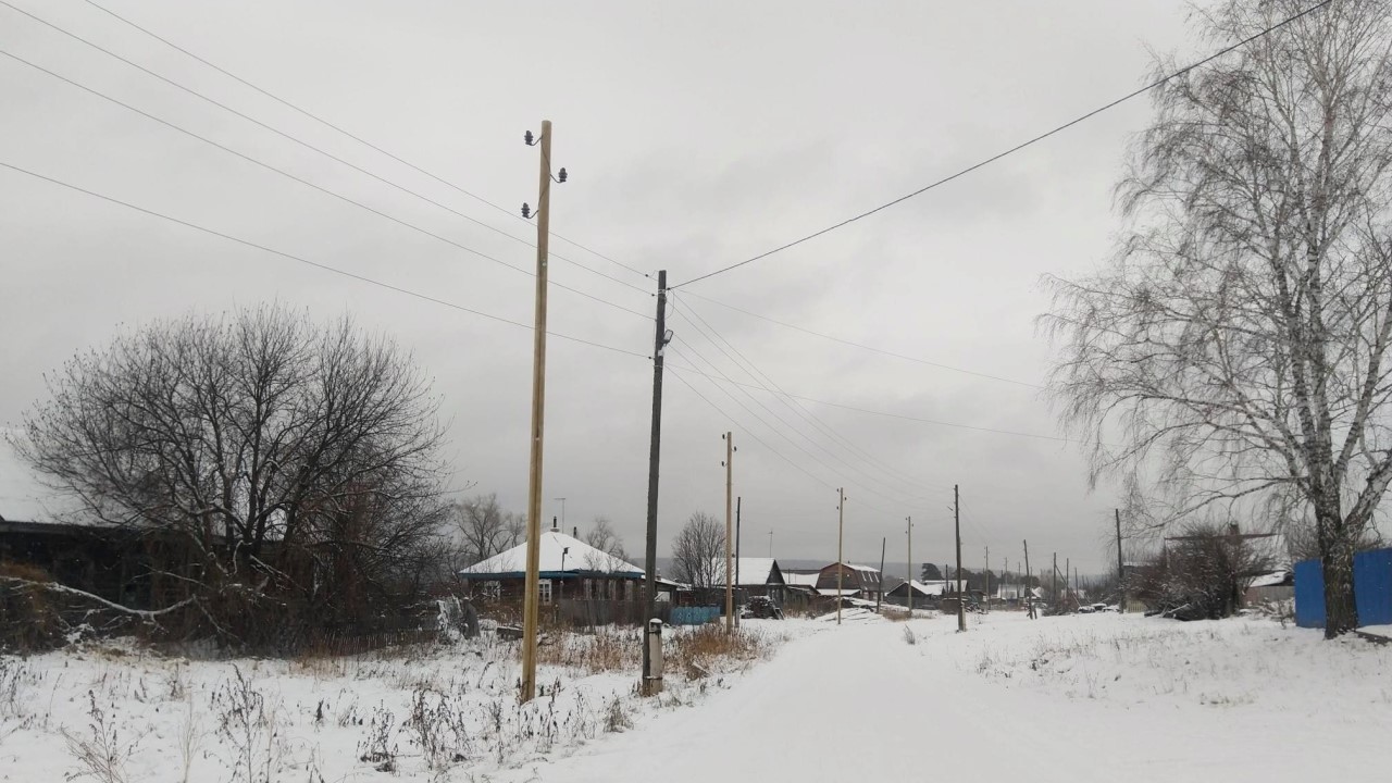 Линия электропередачи в деревне Южаково