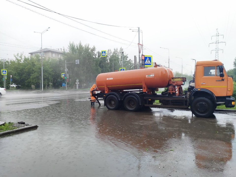 Откачка воды на улицах
