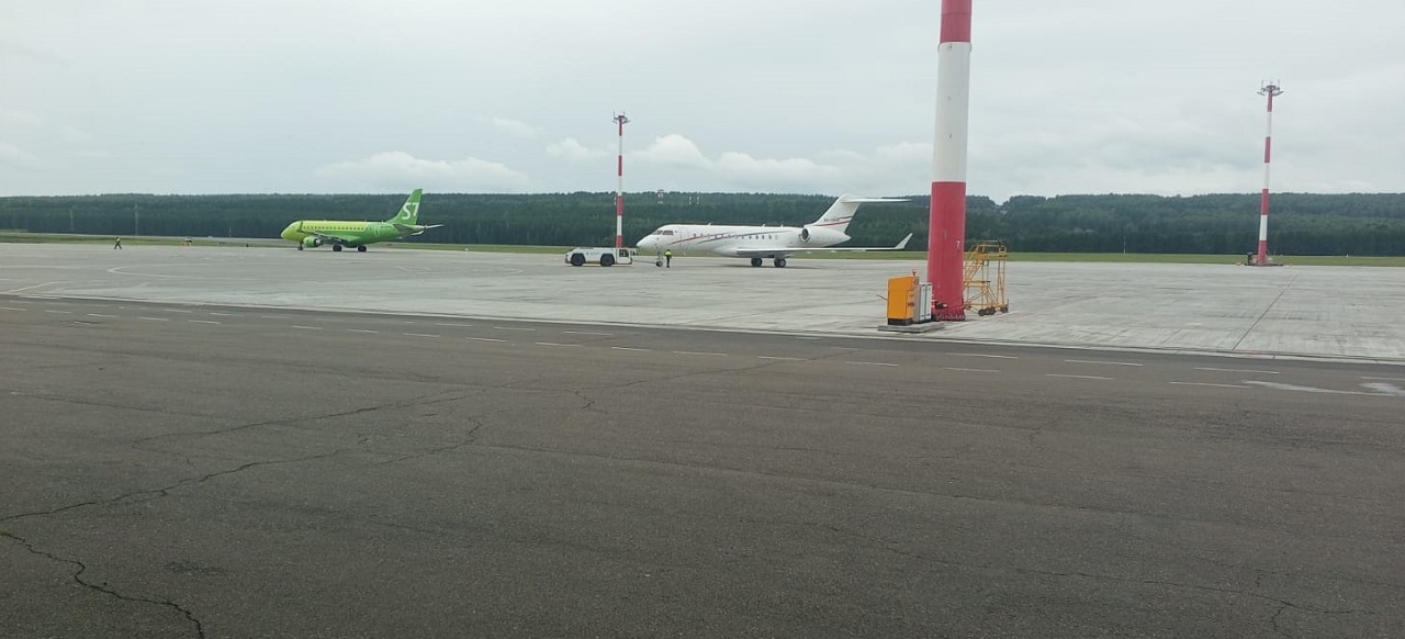 Самолеты в аэропорту Красноярск