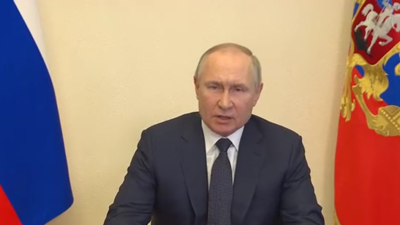 Путин на совещании