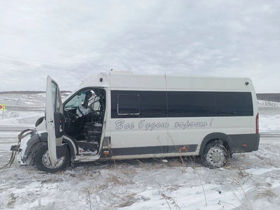 Микроавтобус в ДТП