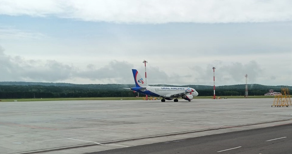 самолет в аэропорту