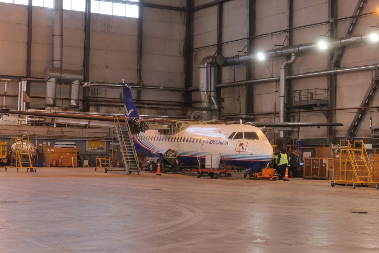 Суда в аэропорту на техобслуживании