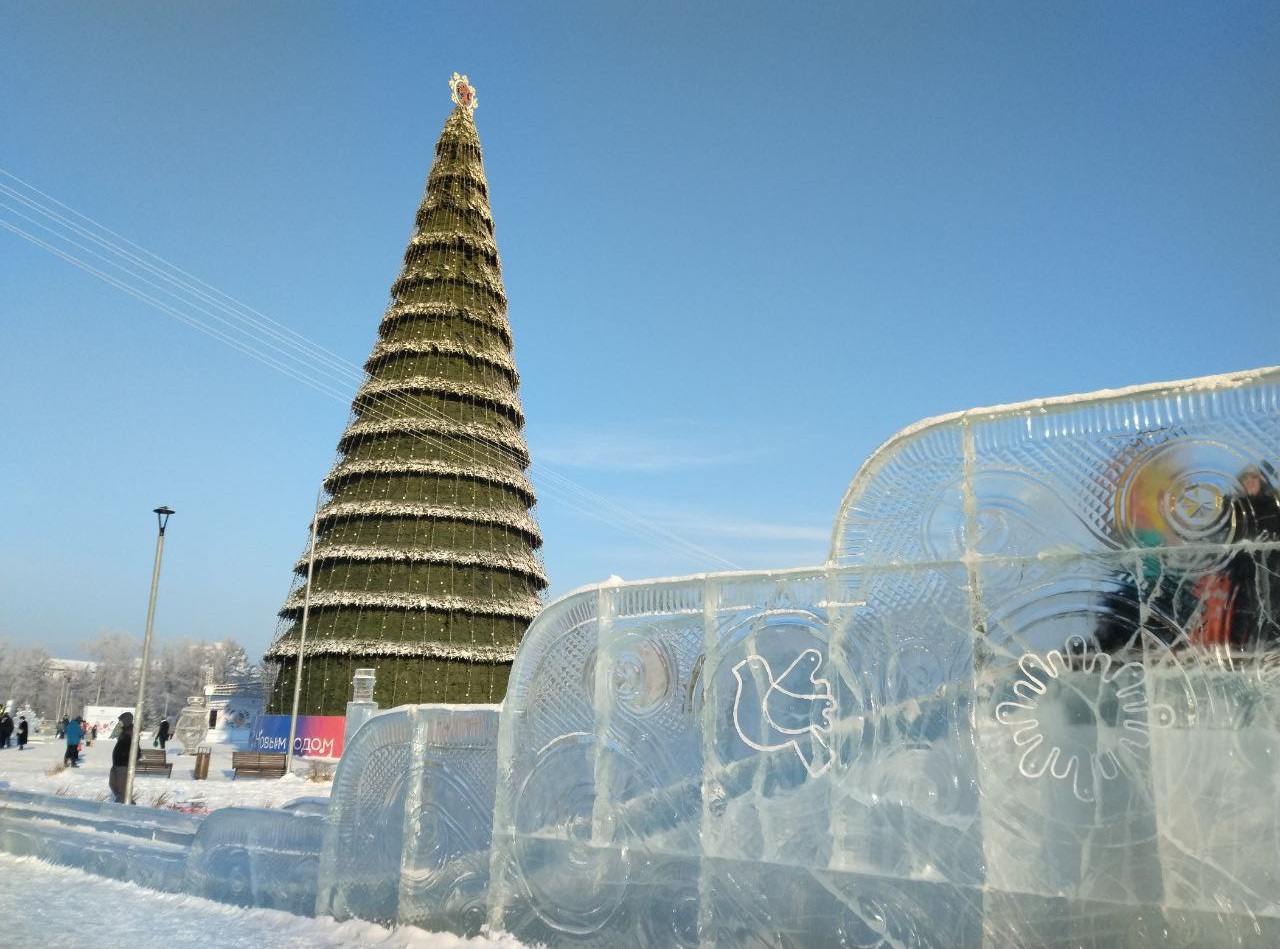 Сквер Космонавтов, елка