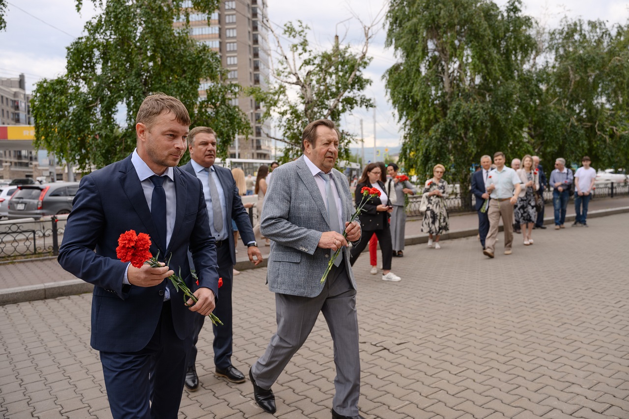 Открытие памятных табличек