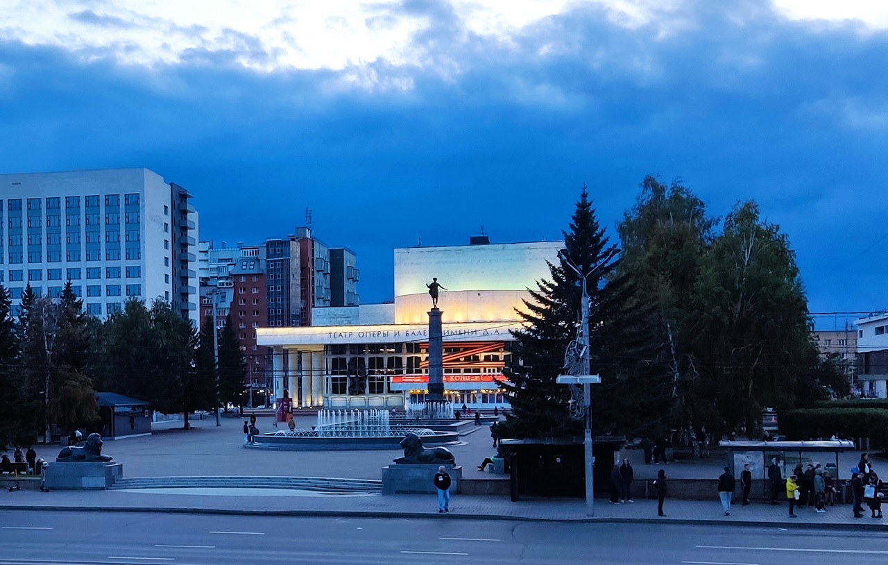 Театр оперы и Театральная площадь