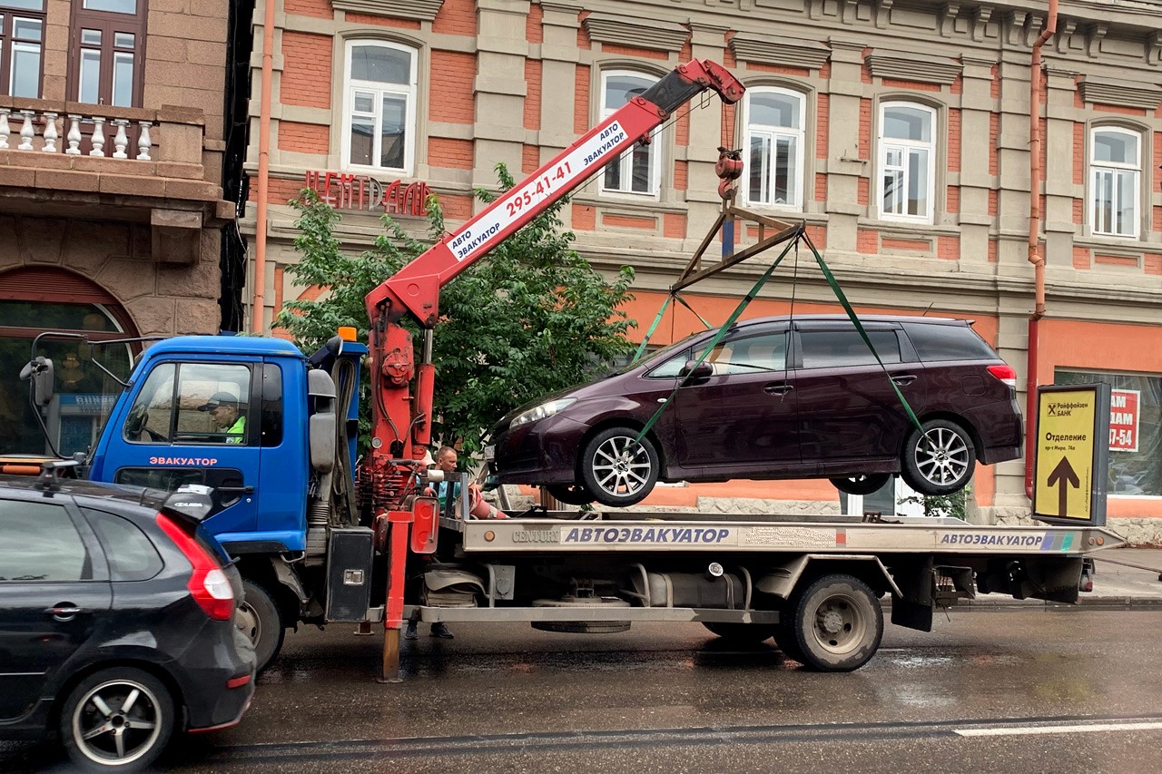 Эвакуация автомобиля в центре