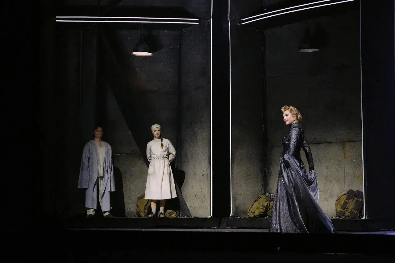 Спектакль "Любить на войне"