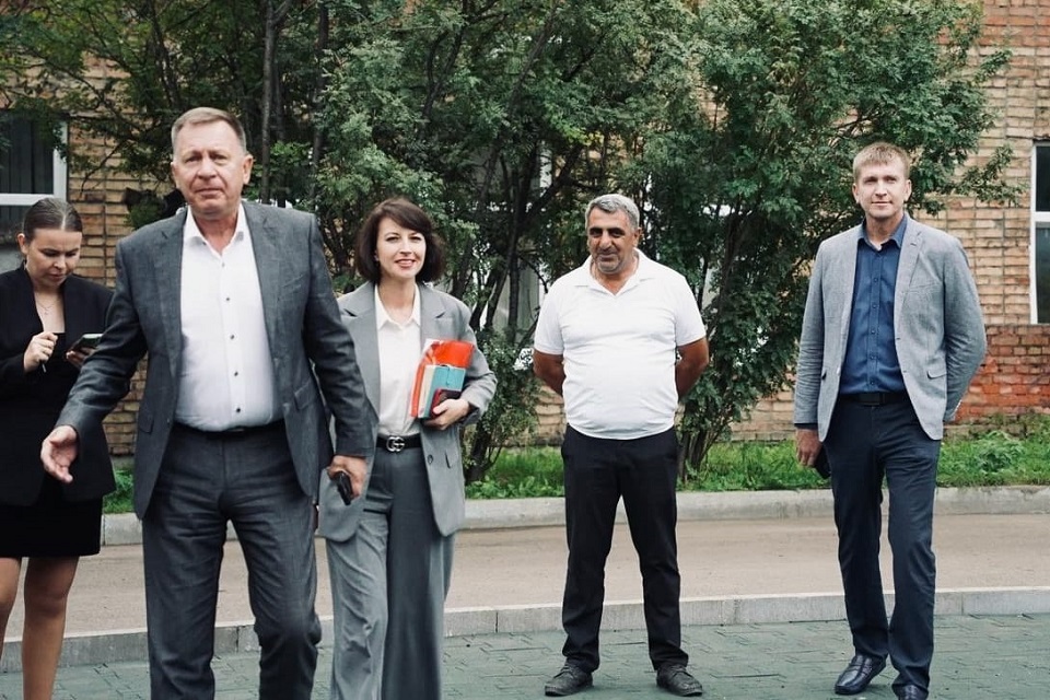 Приемка экодвора, депутат Максим Плютов
