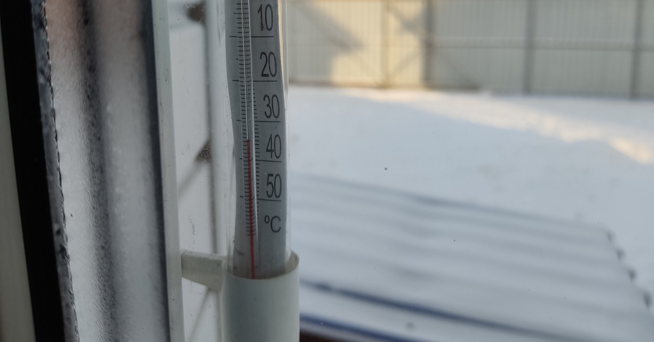 Мороз, -35 градусов на градуснике