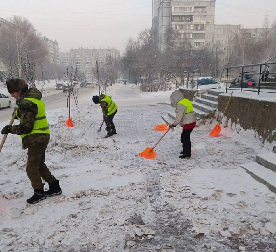 Очистка тротуаров зимой