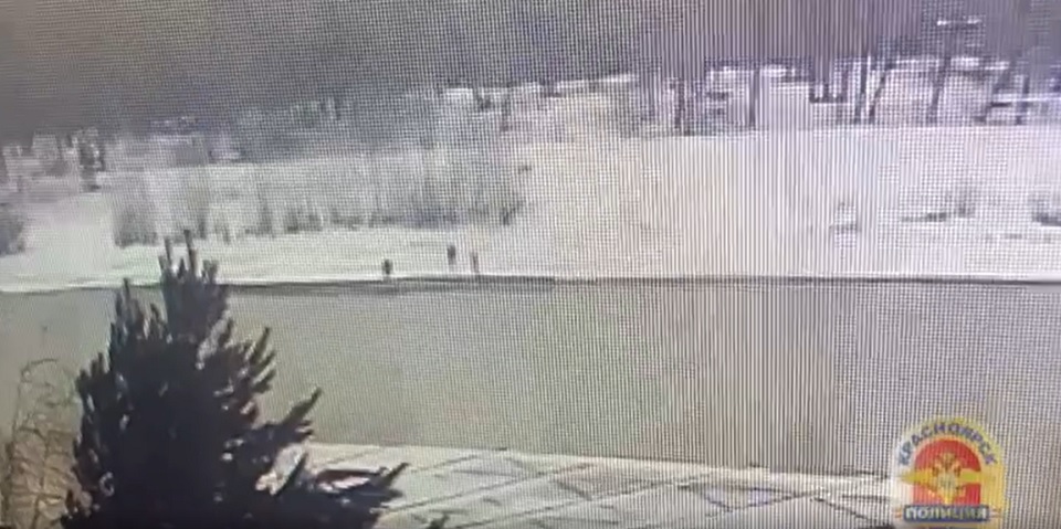 Подростки оказались на льдине: полиция ведет проверку по инциденту на Енисее в Красноярске