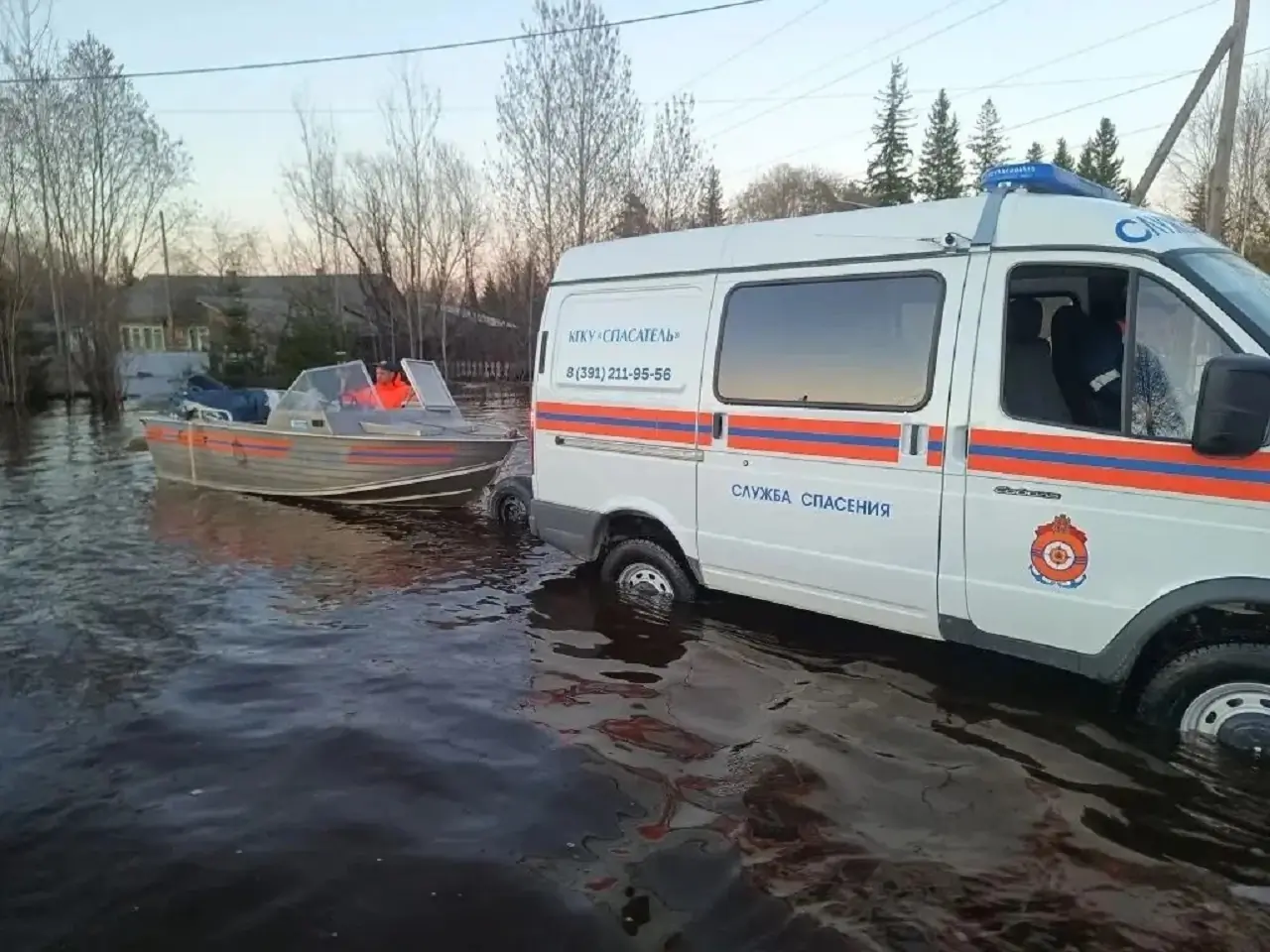 Помощь спасателей в половодье