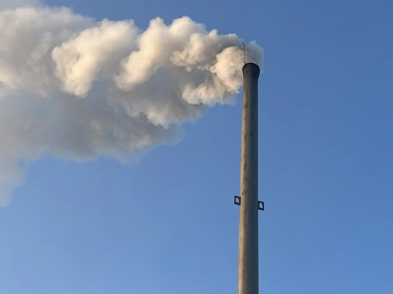 Труба дымит в НМУ