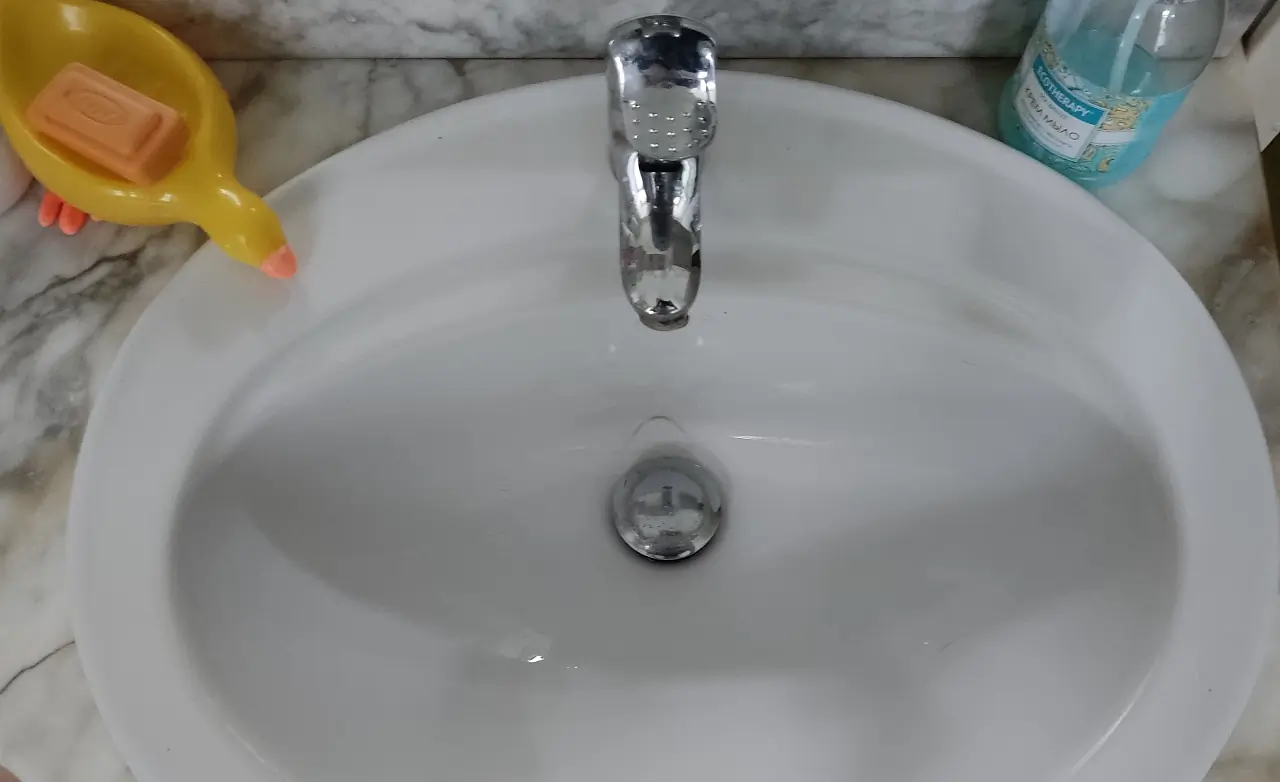 Кран, раковина, вода