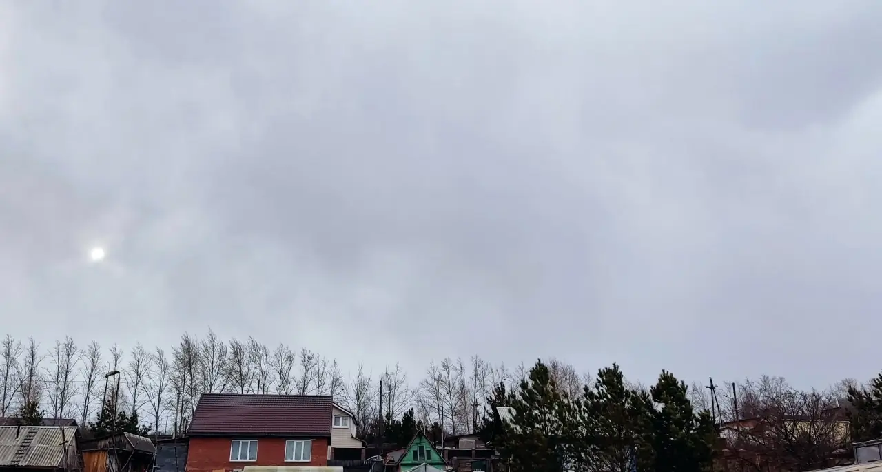 НМУ, серое небо