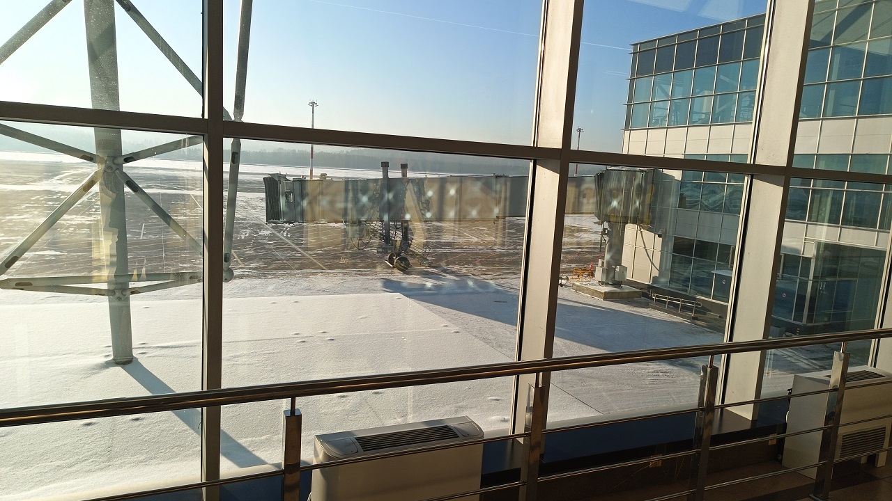 В аэропорту Красноярск, перрон