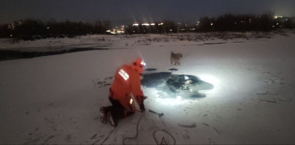 Провалился под лед