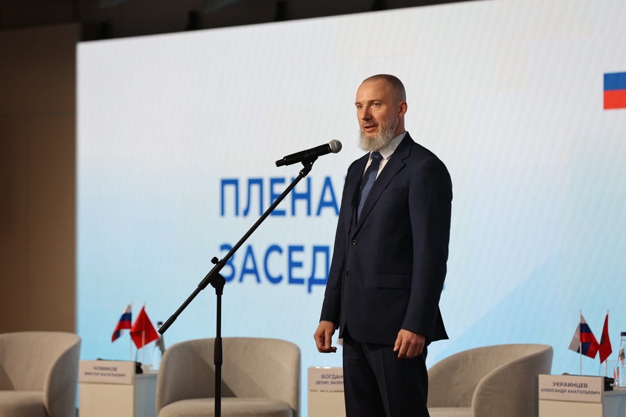 Сергей Пономаренко выступает на совещании по занятости