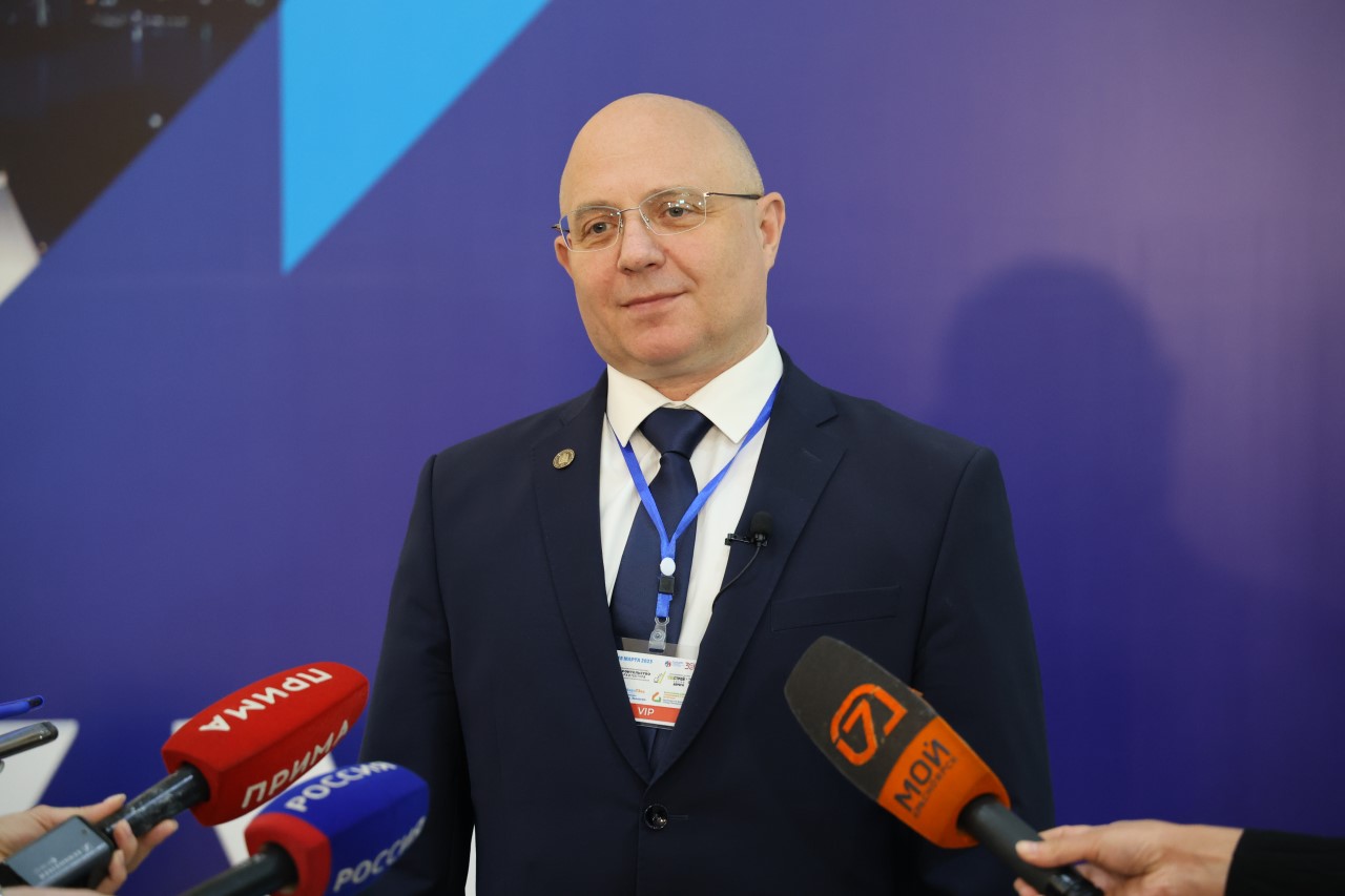 Министр Александр Ананьев