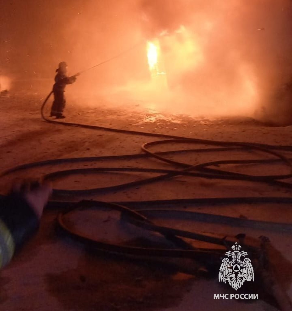 Пожар в автохимчистке в Березовке