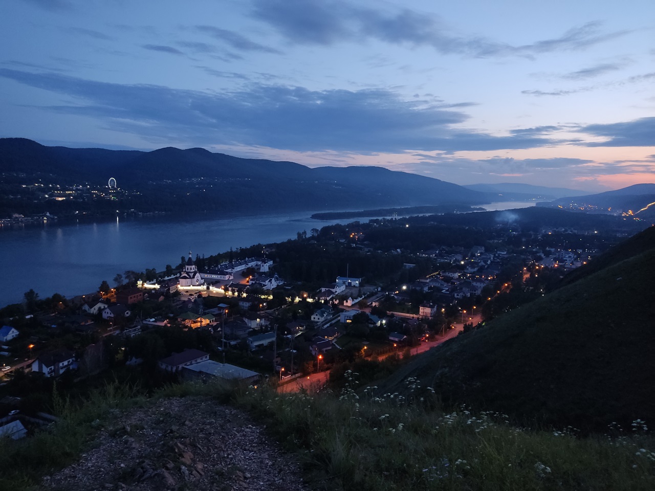 Вид на Енисей из Академгородка, монастырь, красивый берег