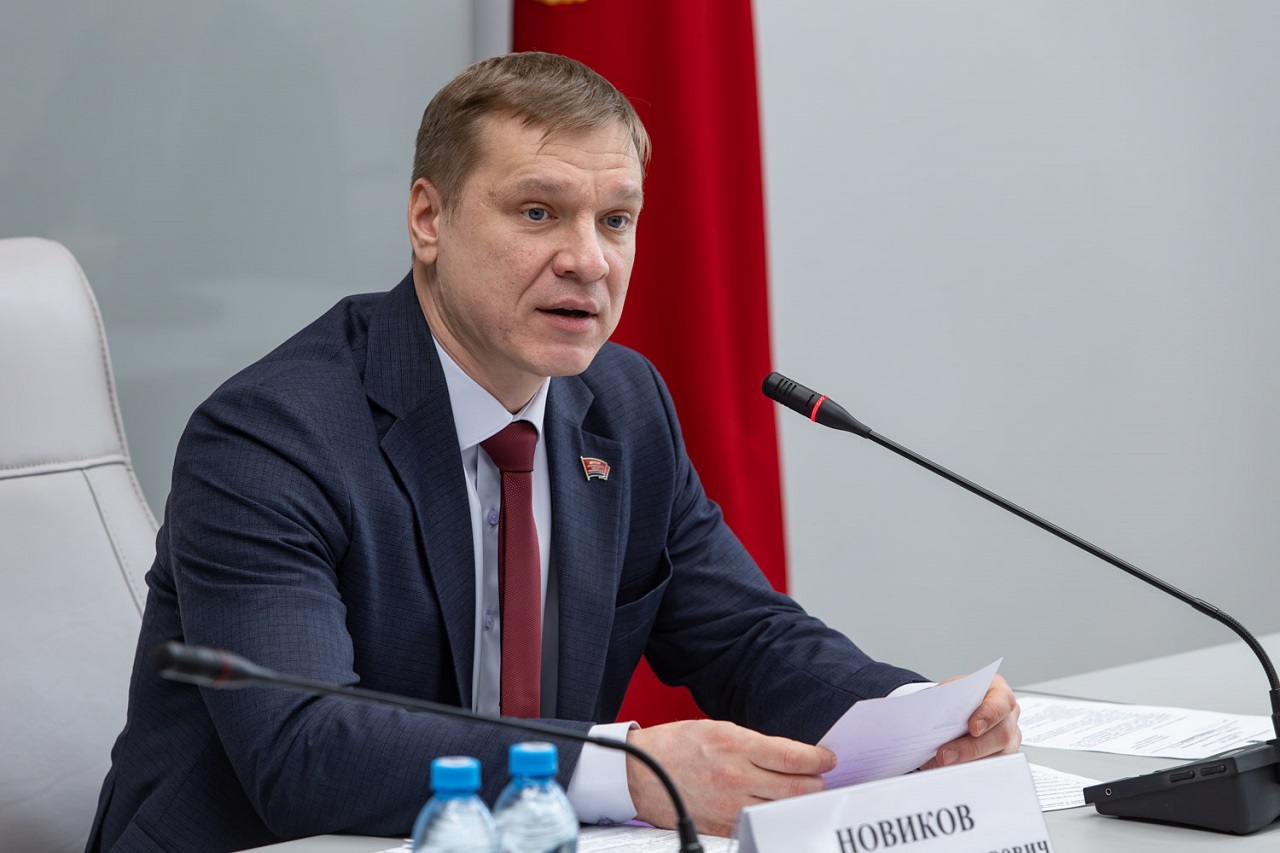 Депутат Александр Новиков