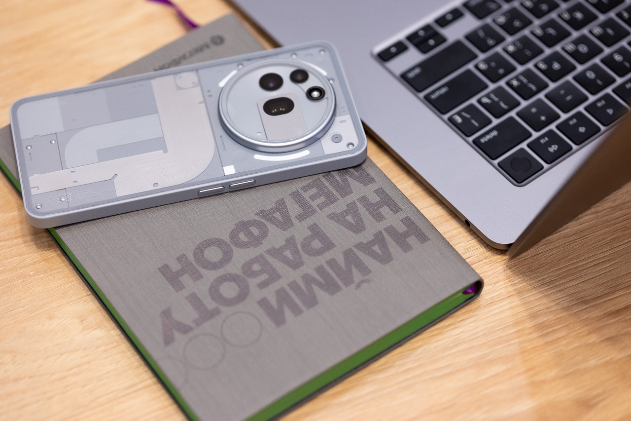 Гаджеты МегаФона на столе