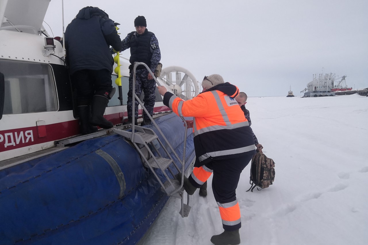эвакуация рыбаков со льдины