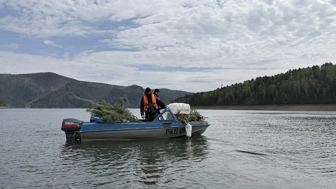 Установка нерестилищ на Красноярском море