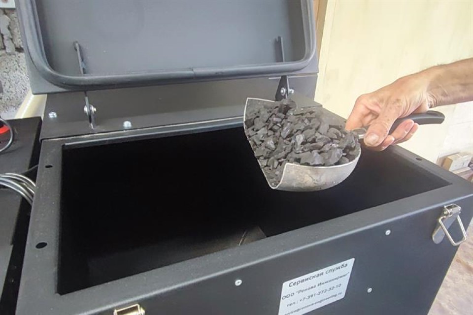 Закладывание угля в котел