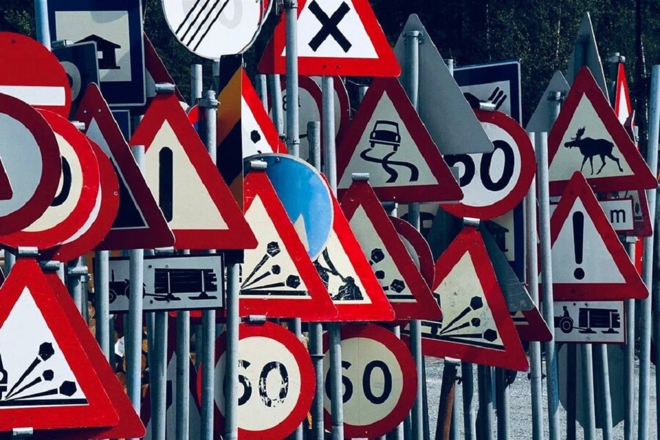 Дорожные знаки, множество