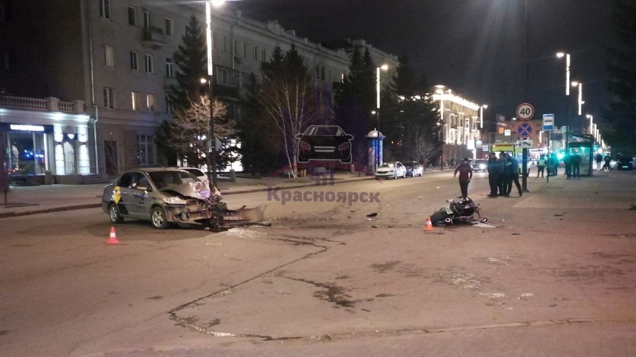 «Яндекс. Такси» столкнулось с мотоциклом в центре Красноярска