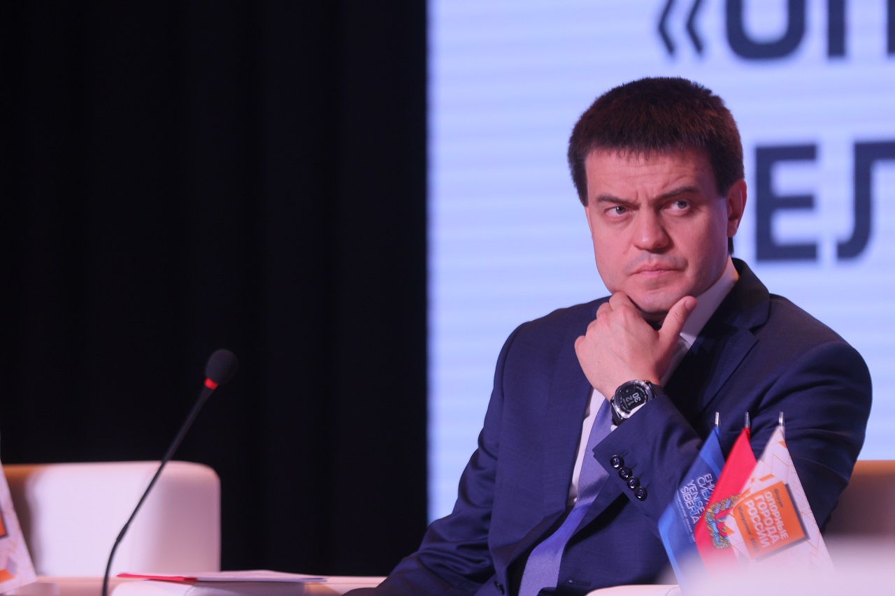 Михаил Котюков на форуме в Минусинске