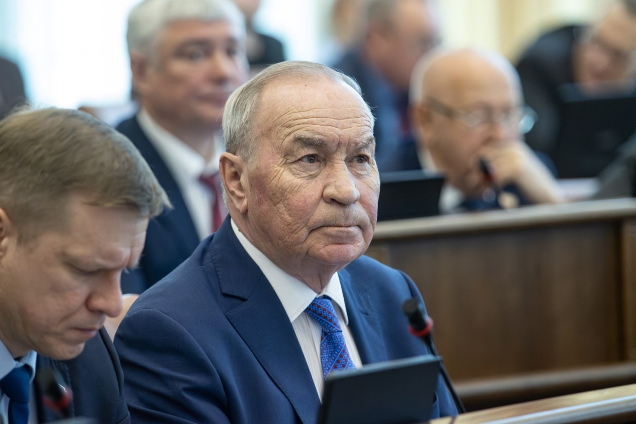 Депутат Владимир Чащин