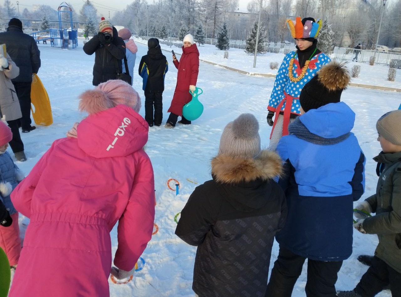 Праздник у елки