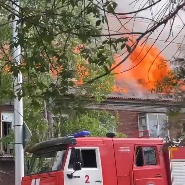 В Красноярске сгорел дом: жители жаловались на него почти год назад