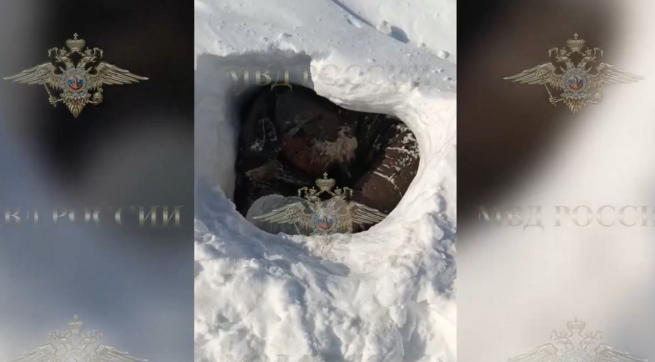 Мужчина сутки просидел в снежной пещере на севере края в свой день рождения