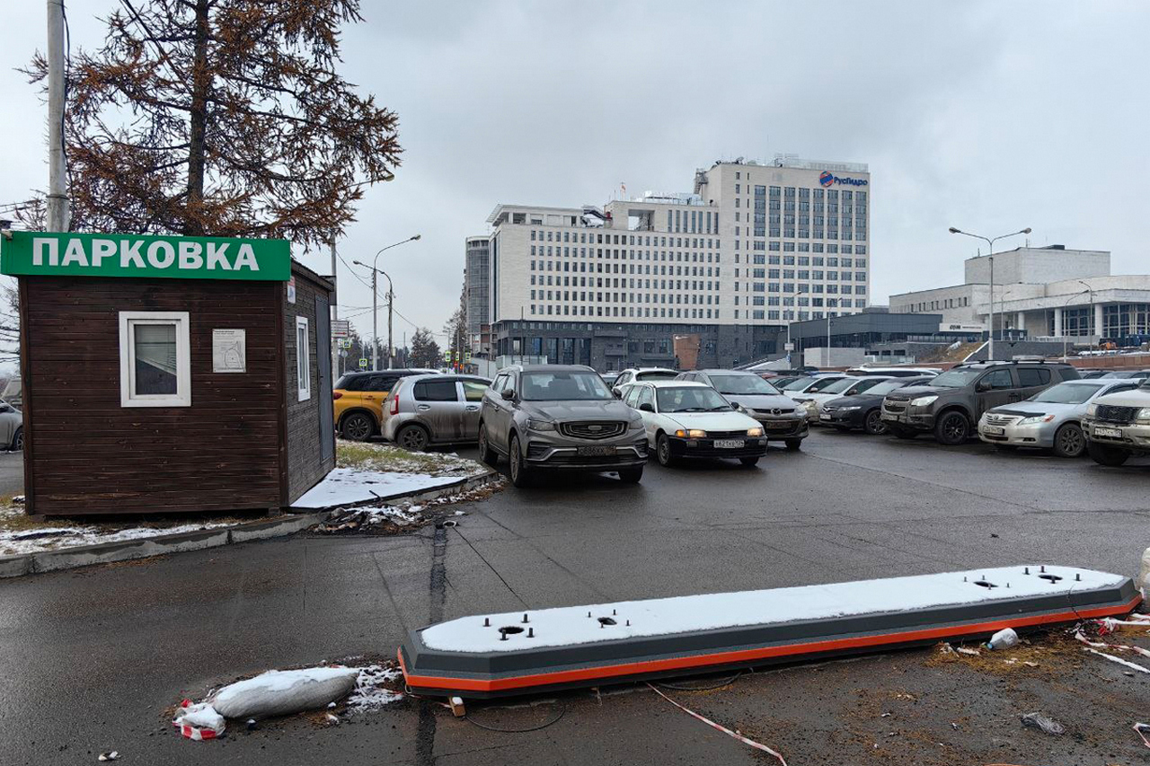 Новая платная парковка у Коммунального моста